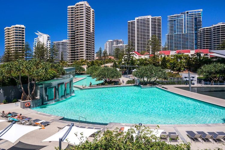 Stunning 2 Bedroom Ocean Views Apartment