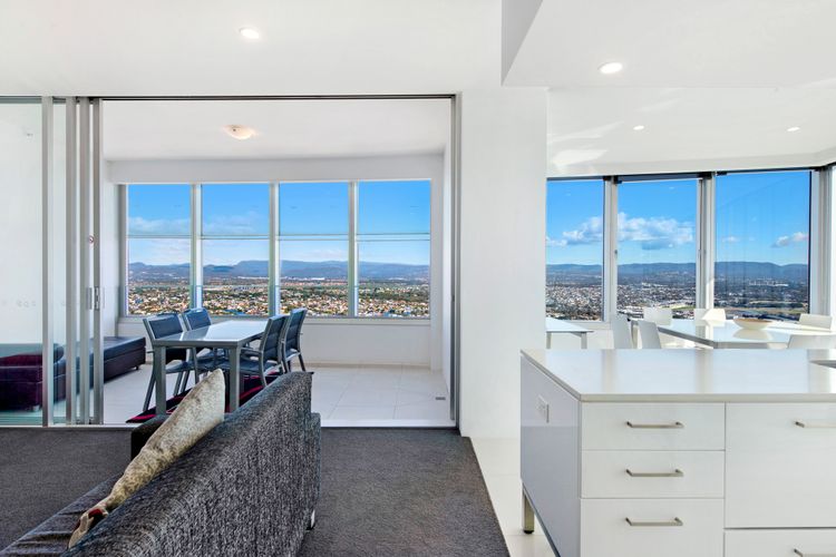 Stunning 2 Bedroom Ocean Views Apartment