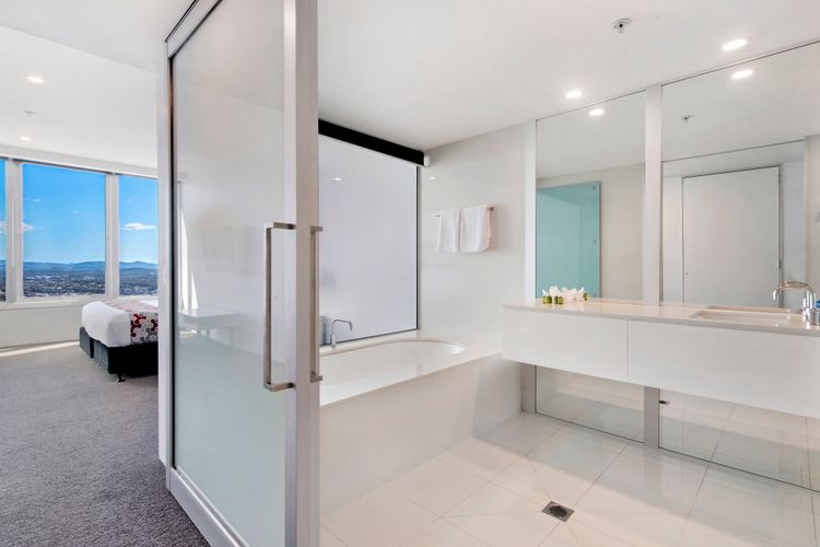 Stunning 2 Bedroom Ocean Views Apartment