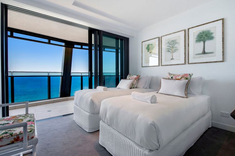 Jewel Stunning Ocean Views 2 Bed Apartment