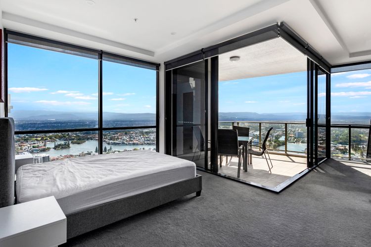 Circle On Cavill High Floor 1 Bedroom Apartment