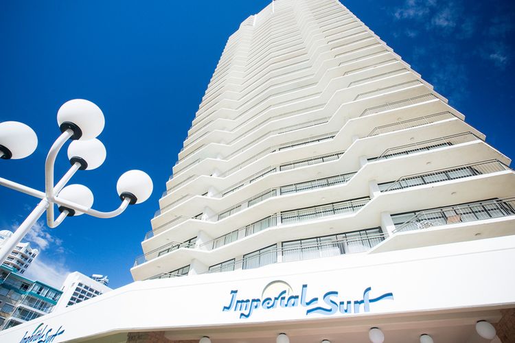 Imperial Surf Modern Beachfront Apartment