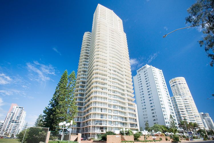 Imperial Surf Modern Beachfront Apartment