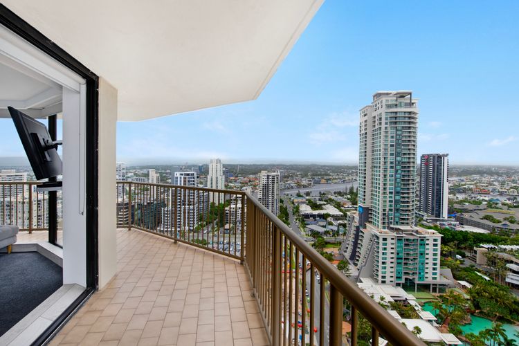 Imperial Surf Modern Beachfront Apartment