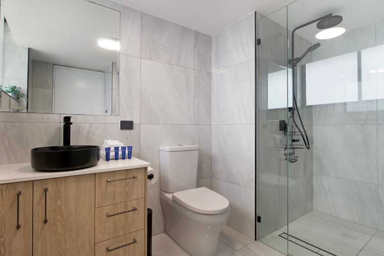 Imperial Surf Modern Beachfront Apartment