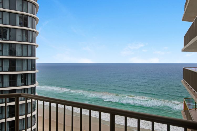 Imperial Surf Modern Beachfront Apartment