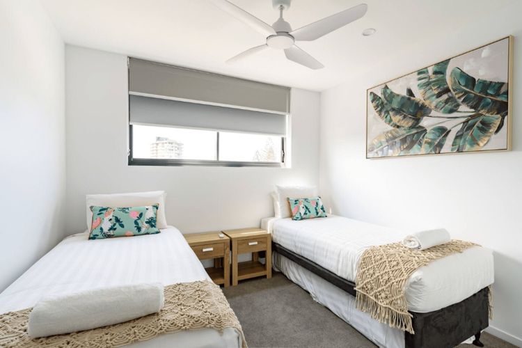 Beachfront Access & Rooftop Pool Views 2BR