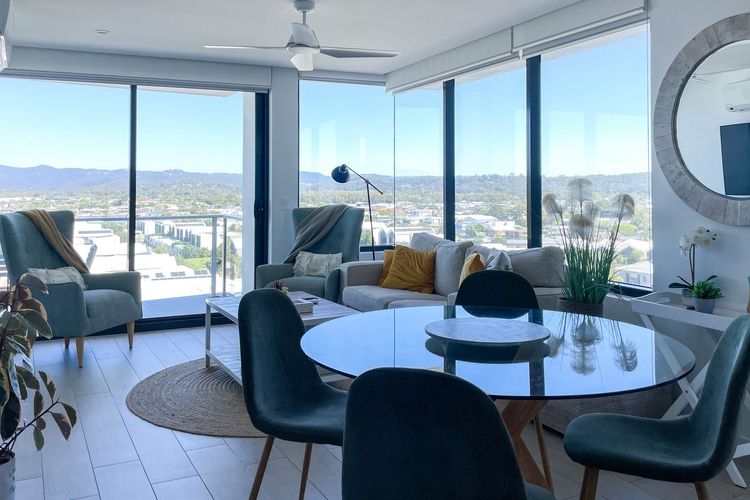 Beachfront Access & Rooftop Pool Views 2BR