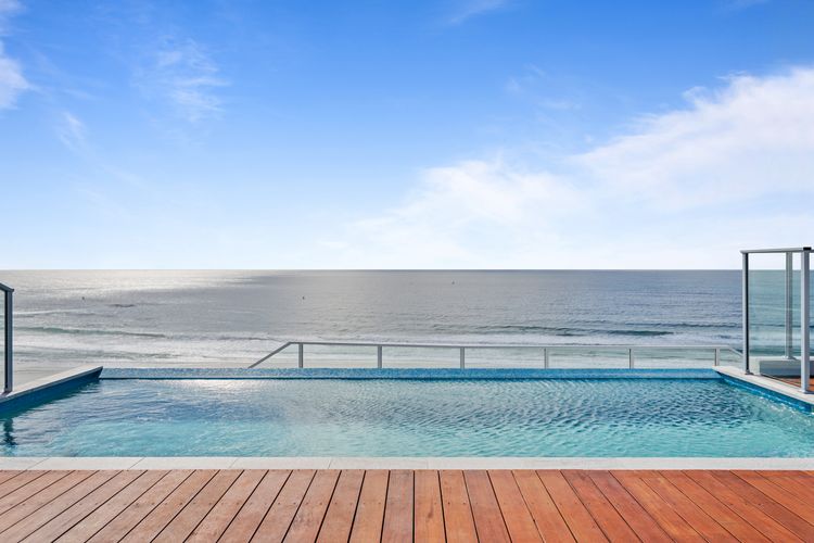 Beachfront Access & Rooftop Pool Views 2BR