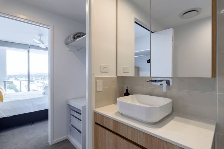 Beachfront Access & Rooftop Pool Views 2BR