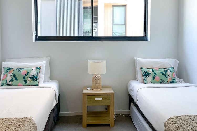 Beachfront Access & Rooftop Pool Views 2BR