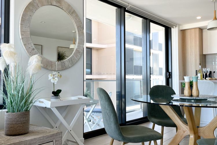 Beachfront Access & Rooftop Pool Views 2BR