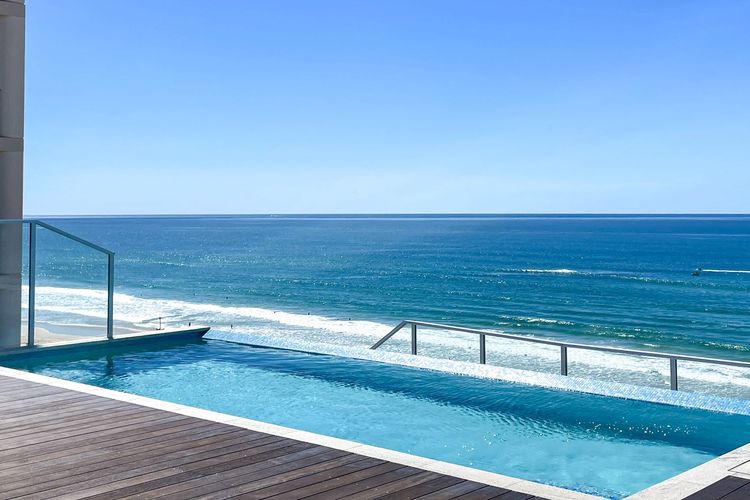 Beachfront Access & Rooftop Pool Views 2BR