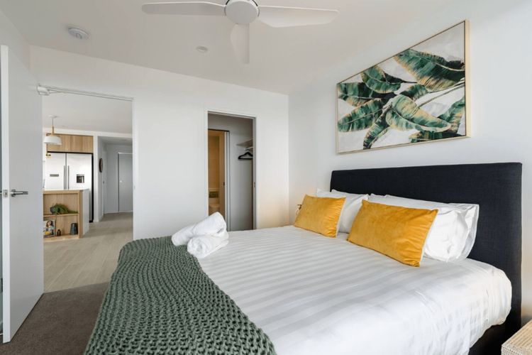 Beachfront Access & Rooftop Pool Views 2BR