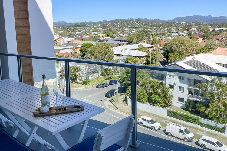 Beachfront Access & Rooftop Pool Views 2BR