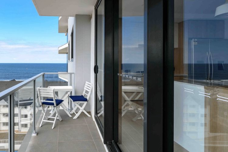 Beachfront Access & Rooftop Pool Views 2BR