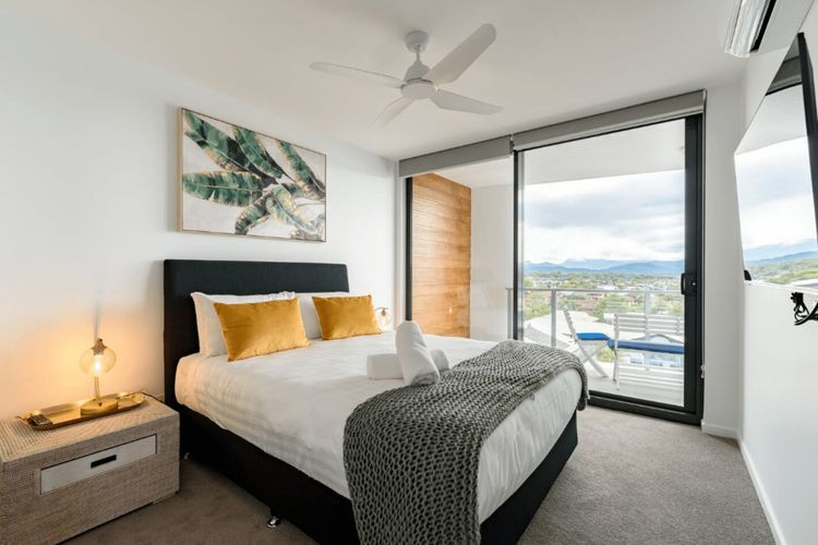 Beachfront Access & Rooftop Pool Views 2BR