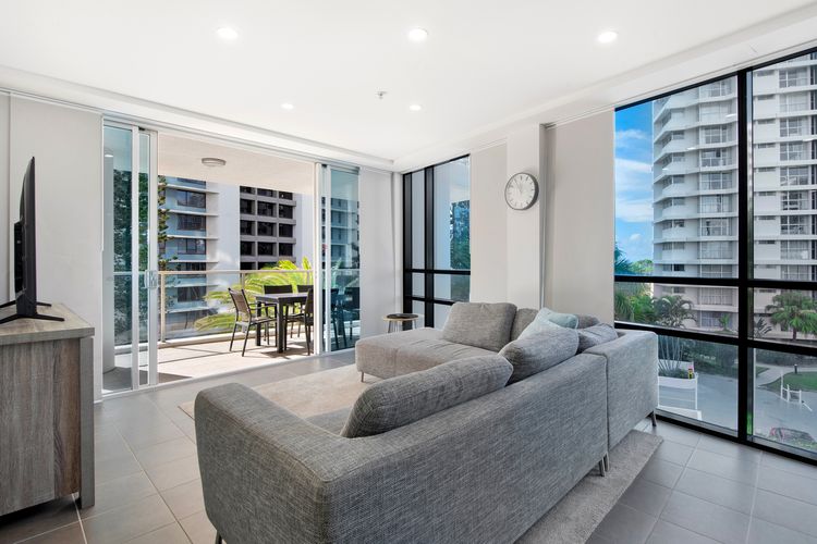 3 Bedroom Apartment Close To The Beach