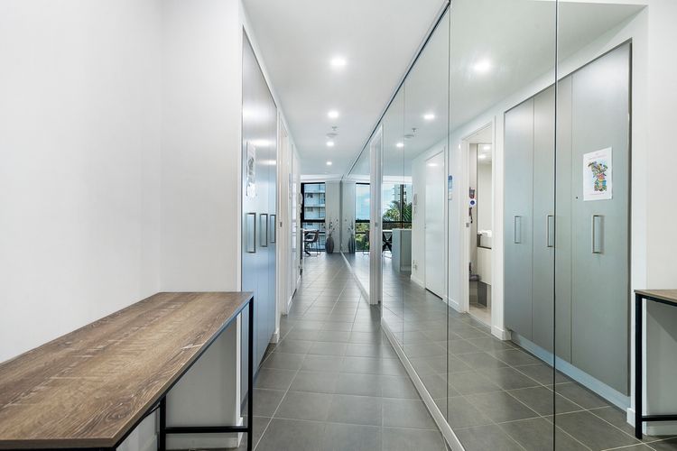 3 Bedroom Apartment Close To The Beach