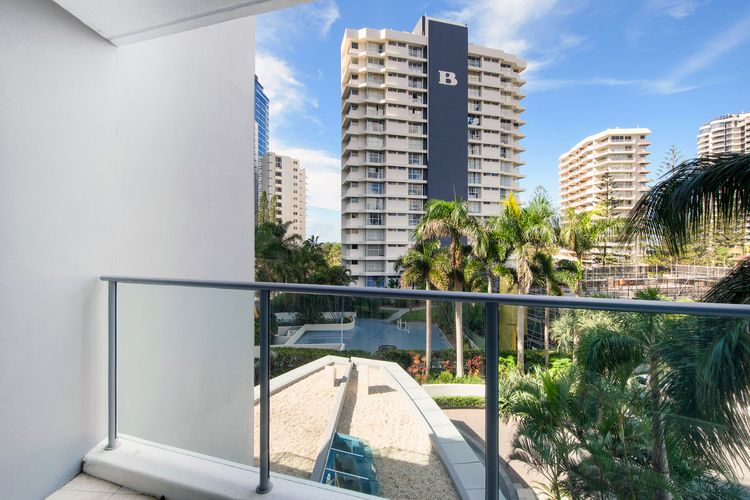 3 Bedroom Apartment Close To The Beach