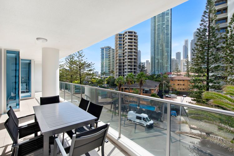 3 Bedroom Apartment Close To The Beach