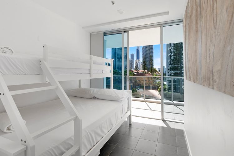 3 Bedroom Apartment Close To The Beach