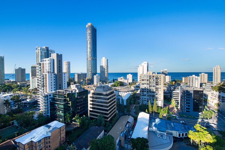 Spacious 3 Bedroom Apartment in Surfers Paradise