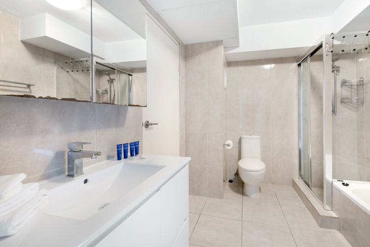 Spacious 3 Bedroom Apartment in Surfers Paradise