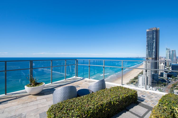 Stunning High Level Deluxe Apartment at Rhapsody