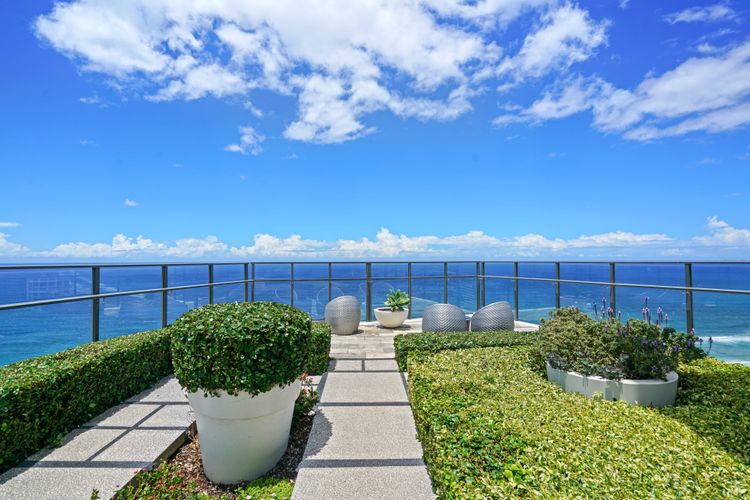 Stunning High Level Deluxe Apartment at Rhapsody