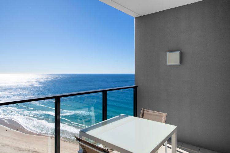 Stunning High Level Deluxe Apartment at Rhapsody