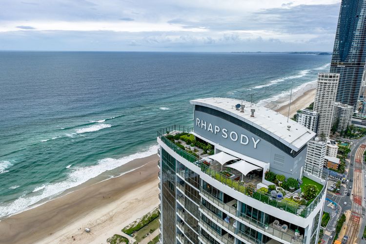 Stunning High Level Deluxe Apartment at Rhapsody