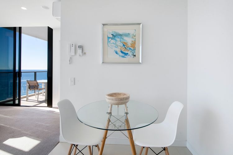 Stunning High Level Deluxe Apartment at Rhapsody