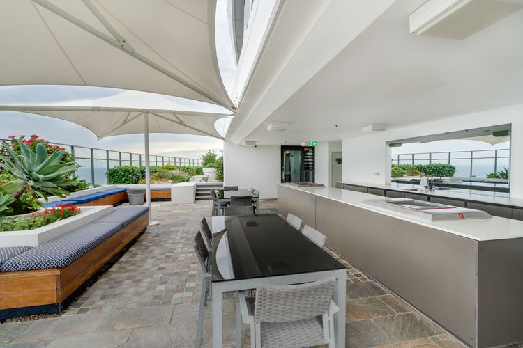 Rhapsody Stunning Ocean Views Apartment