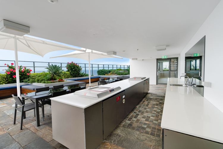 Rhapsody Stunning Ocean Views Apartment