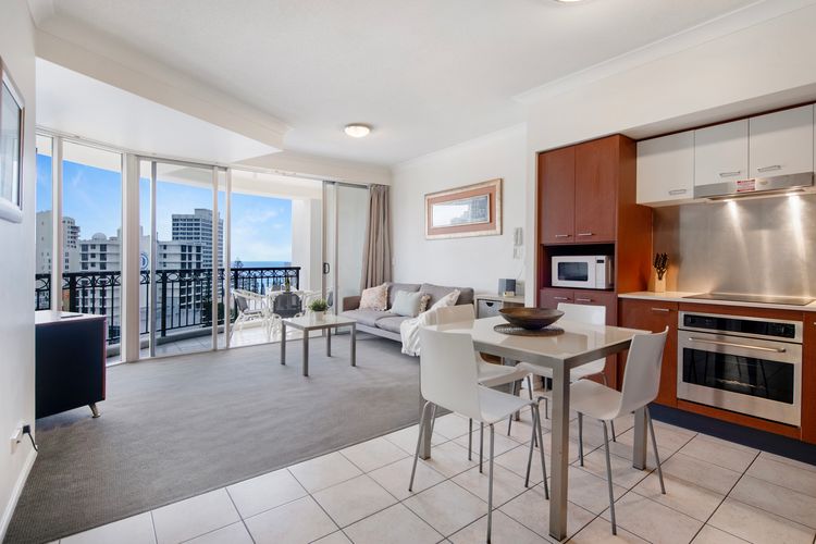 Chevron Renaissance – Spacious 2 Bedroom Haven