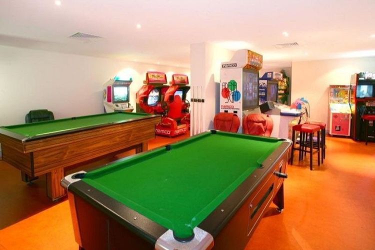 Chevron Renaissance – Spacious 2 Bedroom Haven