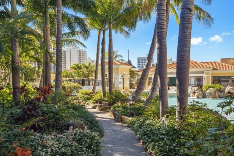 Chevron Renaissance – Spacious 2 Bedroom Haven