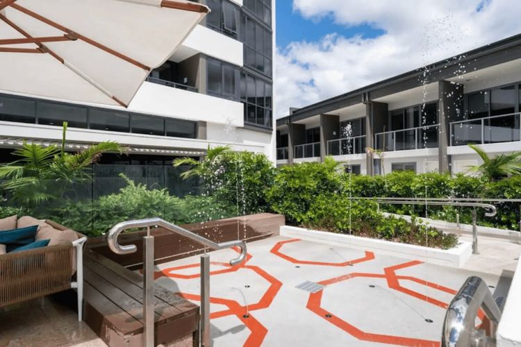 Couples Escape in Ruby Surfers Paradise