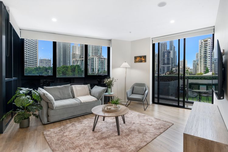 Couples Escape in Ruby Surfers Paradise