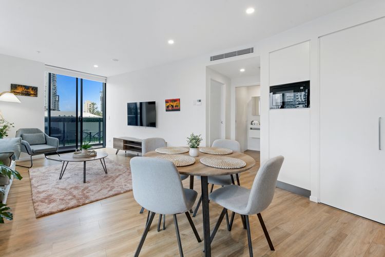 Couples Escape in Ruby Surfers Paradise