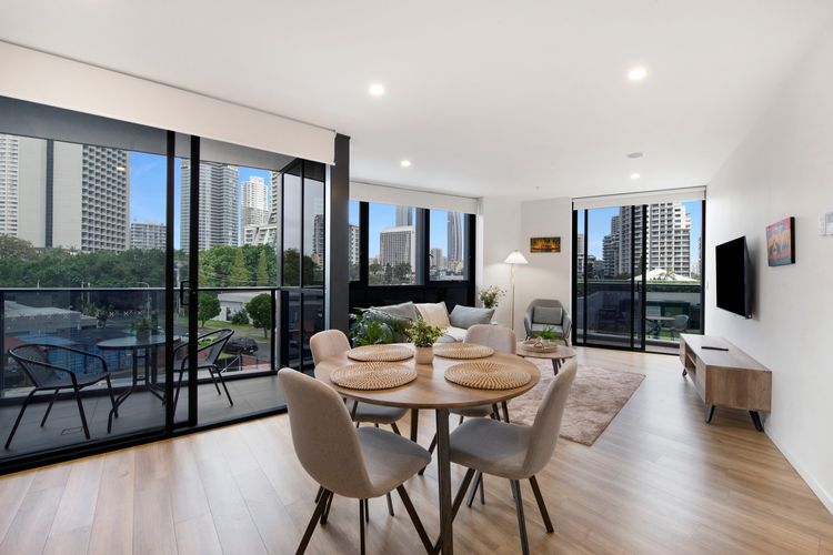 Couples Escape in Ruby Surfers Paradise