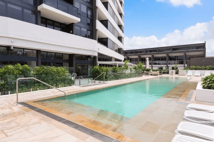 Couples Escape in Ruby Surfers Paradise