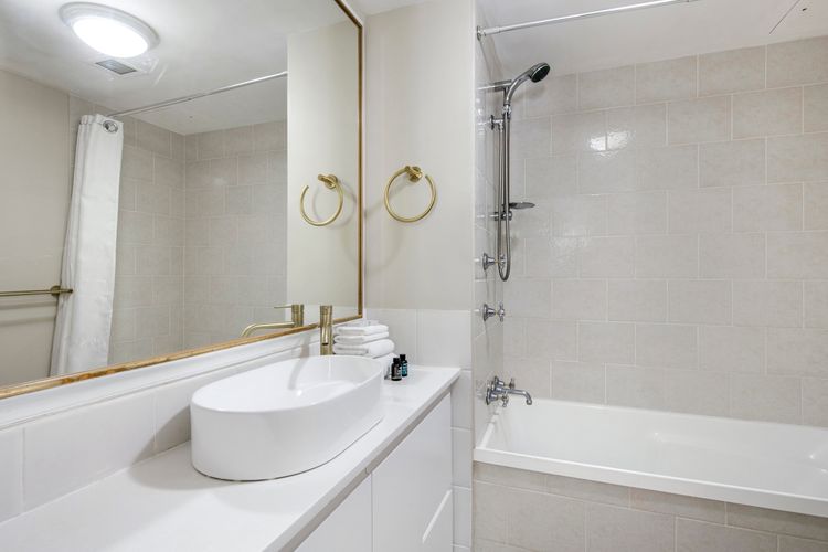 Bel Air Modern 1 Bedroom Apartment