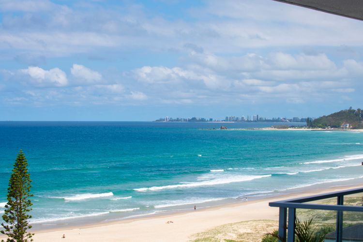 Ocean Views Apartment with Rooftop Pool