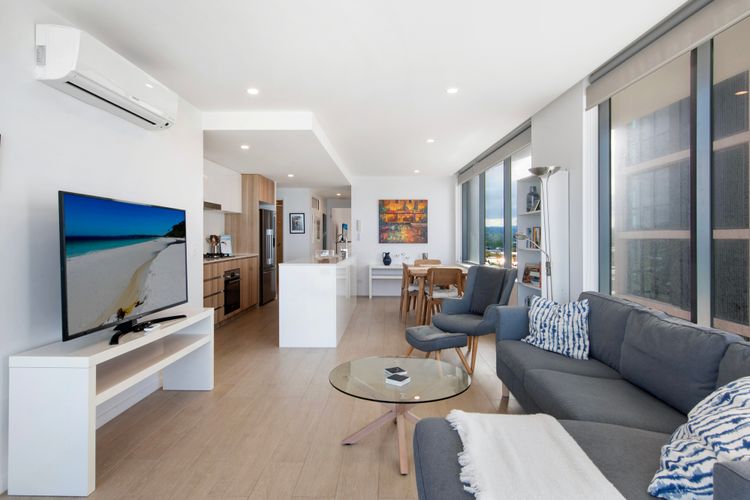 Ocean Views Apartment with Rooftop Pool