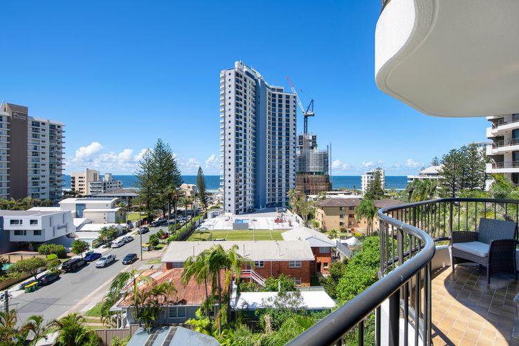 Ocean Views – Stylish 1 Bedroom in Surfers Paradise
