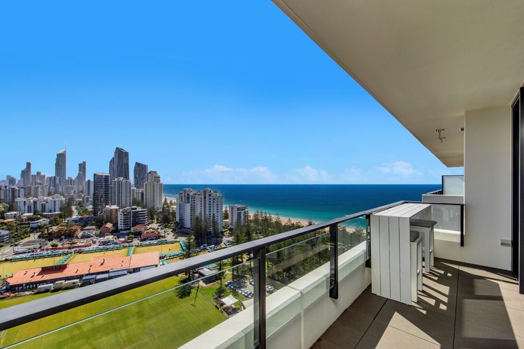 2 Bedroom Broadbeach Stay – Walk to Beach