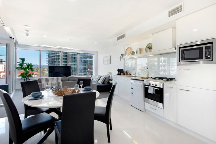 Coastal Comfort in Surfers. 1BR + Study