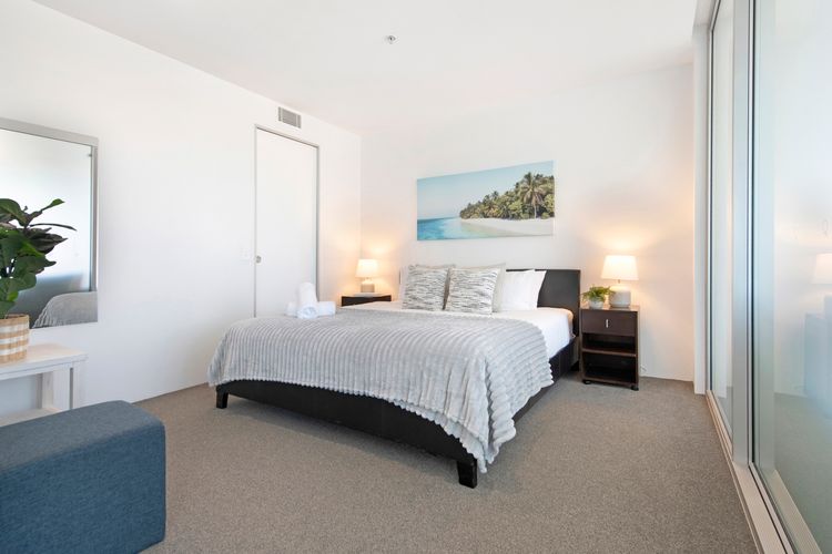 Coastal Comfort in Surfers. 1BR + Study
